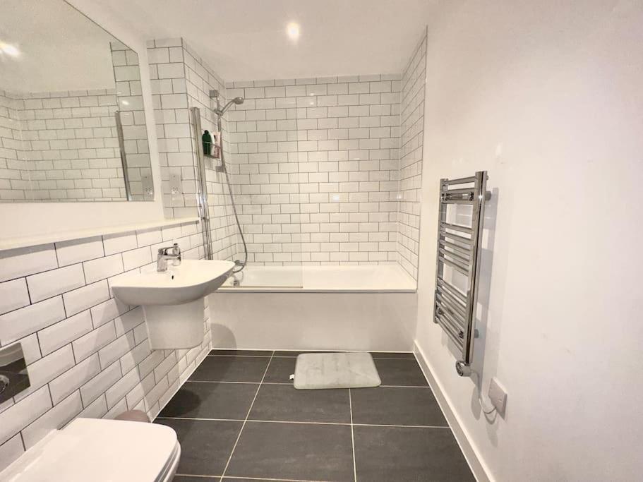 Apartamento Morden 2 Bed - Old Trafford