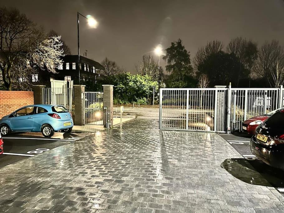 Morden 2 Bed - Old Trafford Apartamento *